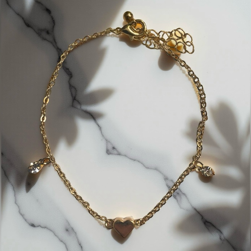 Elegant Gold Heart Charm Bracelet 💝